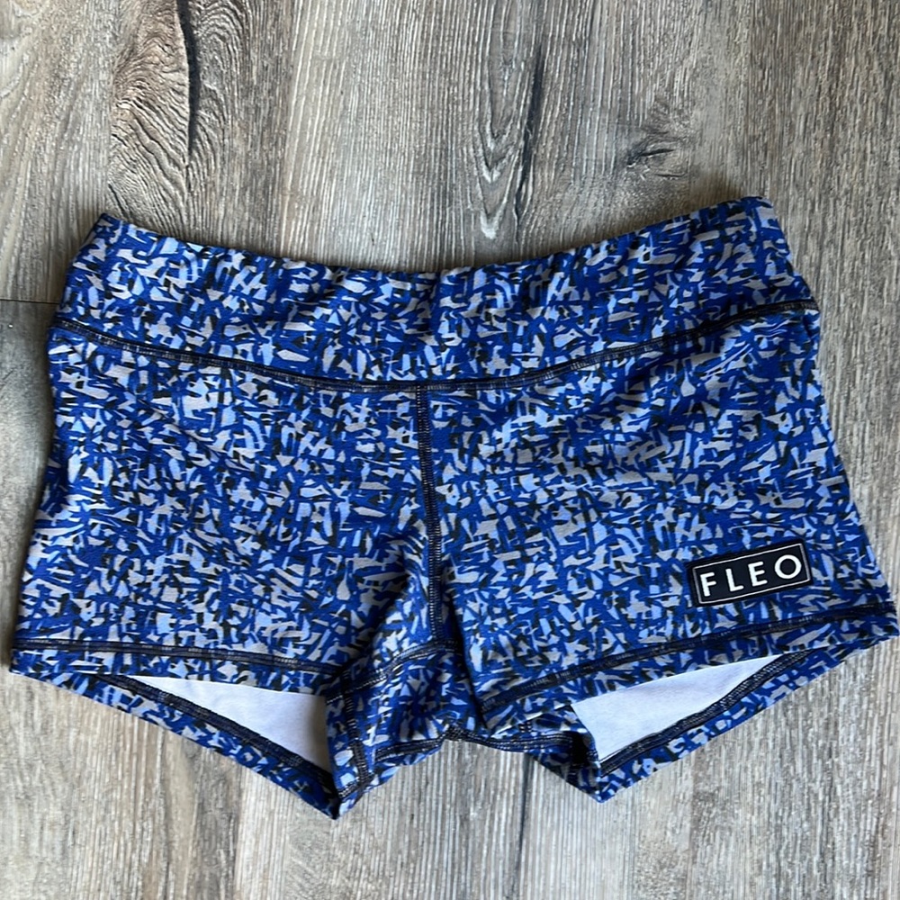 Fleo size L shorts